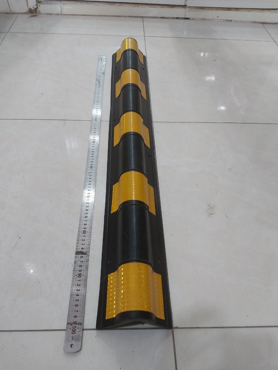 Ốp cột cao su bo góc tròn – KT 1m, 80cm | Có phản quang