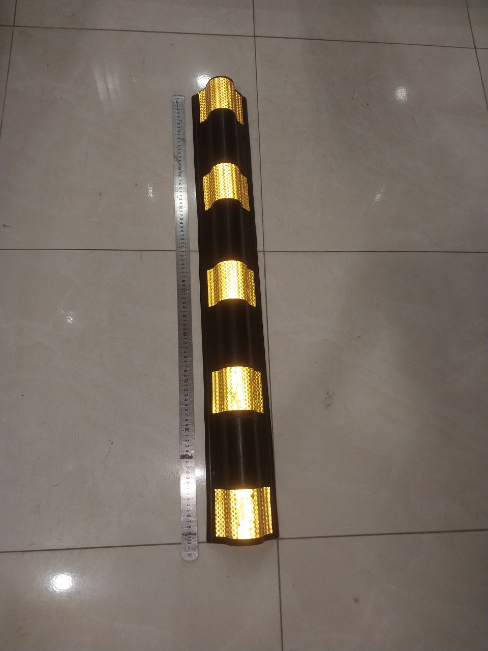 Ốp cột cao su bo góc tròn – KT 1m, 80cm | Có phản quang