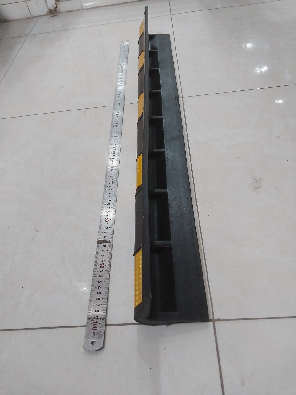 Ốp cột cao su bo góc tròn – KT 1m, 80cm | Có phản quang